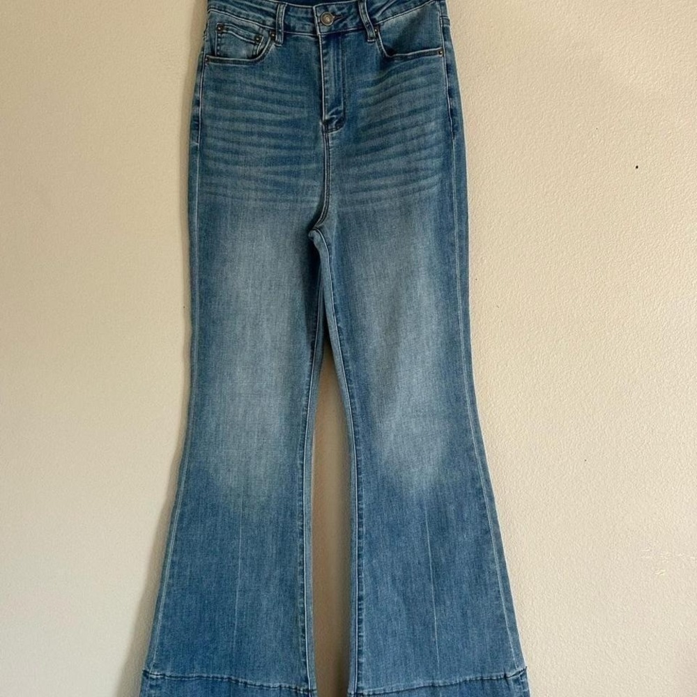 Commense High-Rise Wide-Leg Jeans in Light Blue Wash - Picture 3 of 4